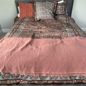 Pottery Barn bedding queen size